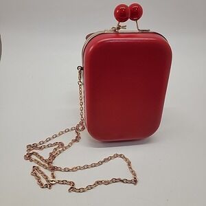 NEW Elizabeth Arden Red Clutch Or Crossbody Bag Kiss Lock & Gold Chain Detaches